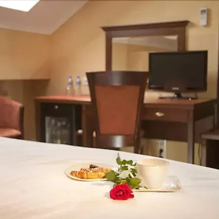 Kobza Haus Old Town Couette-café 3*