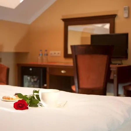 Kobza Haus Old Town Couette-café 3*